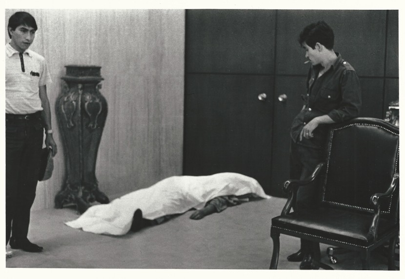 255 Cadáver oficina gubernamental