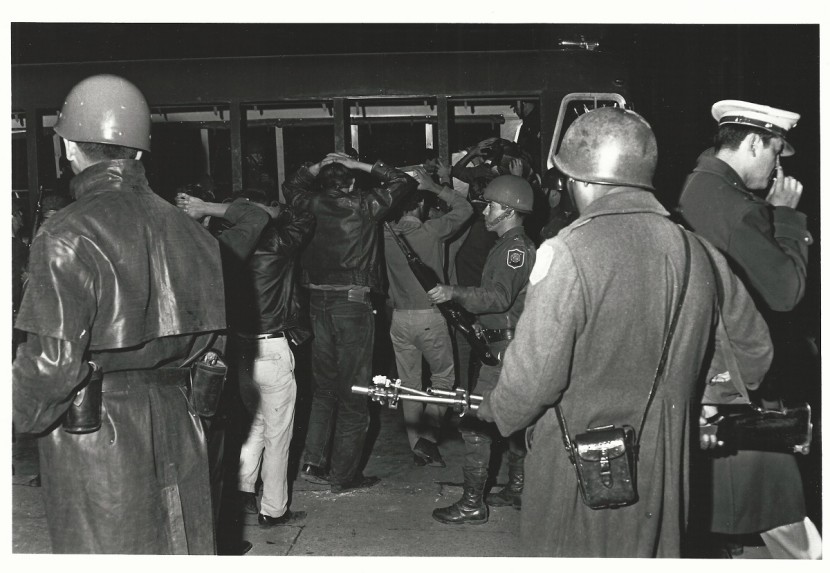 269 Estudiantes detenidos por el ejército en un autobús