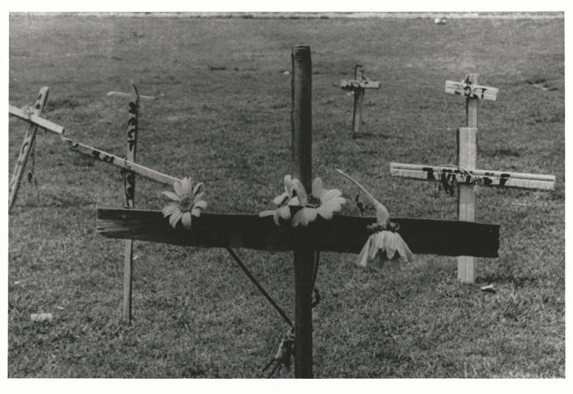 271 Cruces funerarias matanza 2 oct 68