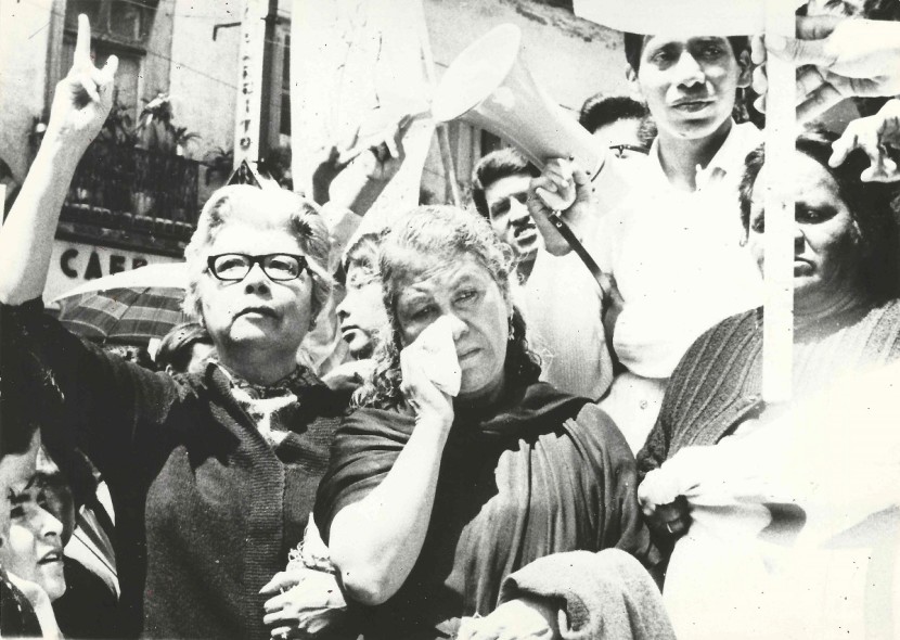 284 Padres de familia manifestándose