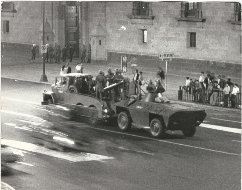 326 Camión tanque militar metro Zócalo Pal Nac 10 jun 71