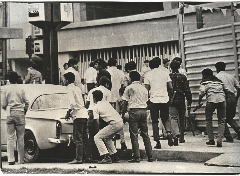 332 Estudiantes normalistas huyendo halcones metro Normal 10 jun 71