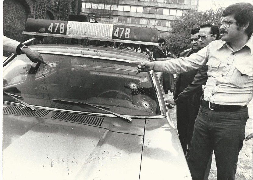 396 Agentes impactos parabrisas patrulla tripulantes heridos activista