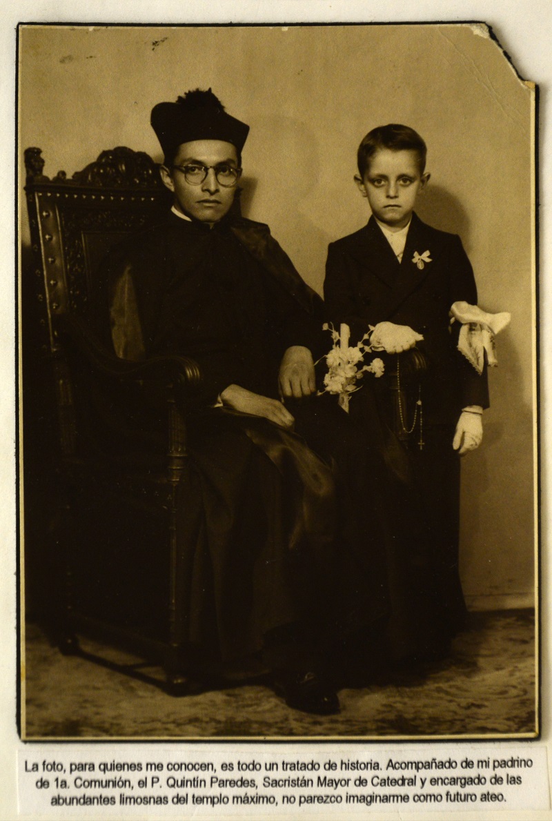 Eduardo del Río de niño y el Padre Qintín