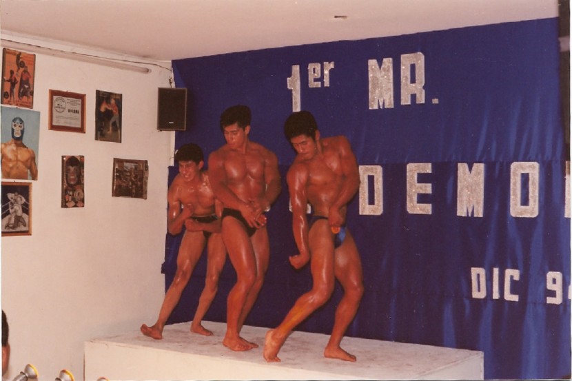352