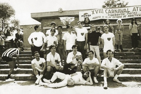 1966 equipo de futból pincel y fibra